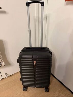 Ormi Black Hard-Shell Carry-On Suitcase with Telescopic Handle